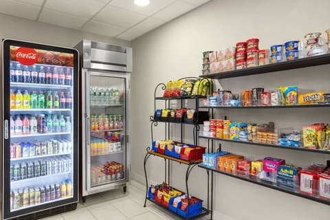 La Quinta Inn & Suites by Wyndham Mt. Laurel - Philadelphia, Gift shop