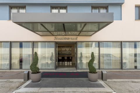 Hotel As, Property entrance