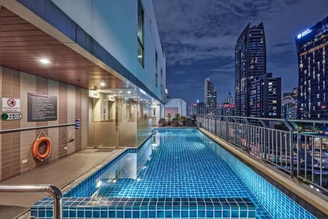 Adelphi Suites Bangkok, Rooftop pool