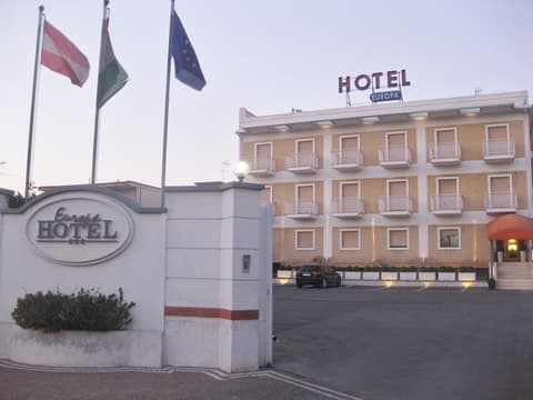 Hotel Europa, Front of property