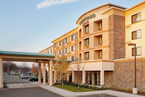 Courtyard by Marriott Paramus, Exterior