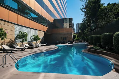 Boulevard Suites Hotel, Pool