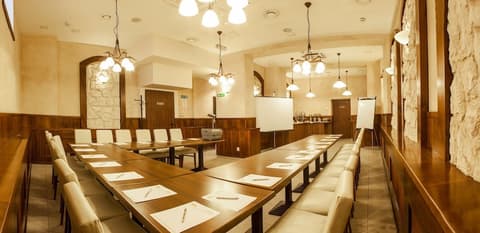 Downtown Kraków, Meeting facility