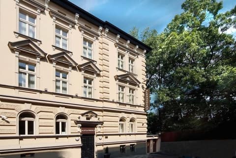 Downtown Kraków, Exterior