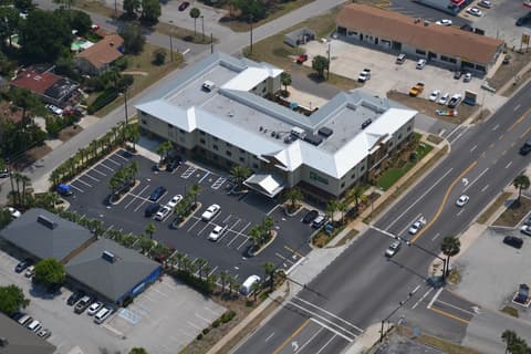 Holiday Inn Express Jacksonville Beach by IHG, Parking