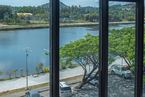 Nora Lakeview Hotel, Lake