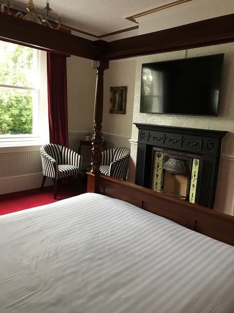 Brook Hall Hotel, Room