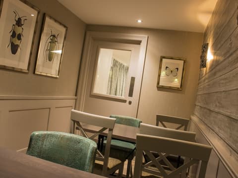 Coachman Hotel, Lobby