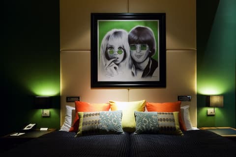 Hard Days Night Hotel, Room