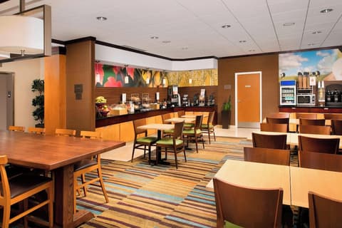 Fairfield Inn by Marriott Washington D.C., Breakfast meal