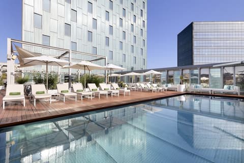 Melia Barcelona Sky, Pool