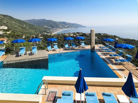 Hotel Sirius, Outdoor pool