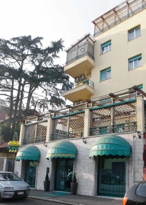 Hotel Antico Acquedotto, Front of property