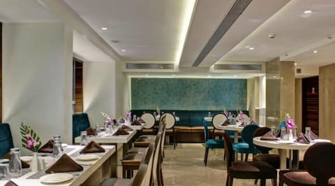 The Sahil Hotel, Restaurant