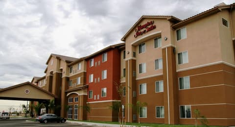 Hampton Inn & Suites Bakersfield North-Airport, Exterior