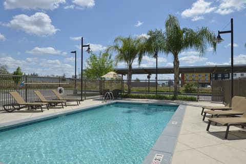 Hampton Inn & Suites Bakersfield North-Airport, Pool