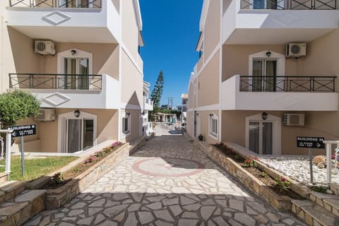 Maistrali Hotel Zante, Property grounds