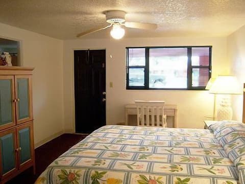 Lake Roy Beach Inn, Room