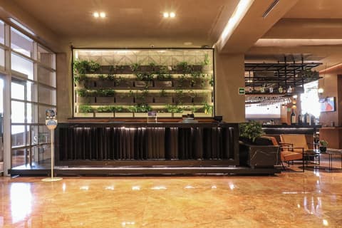 St Isidro Suites Corporate Housing SPA & Wellness Center, Reception