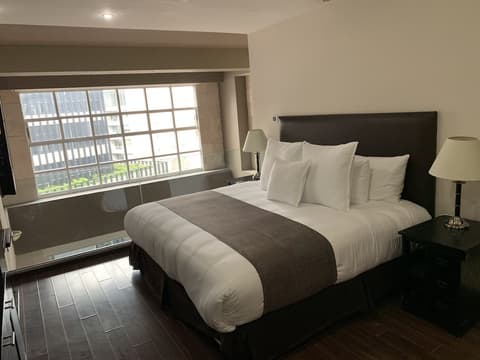 St Isidro Suites Corporate Housing SPA & Wellness Center, Room