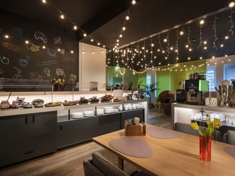 greet Berlin Alexanderplatz, Breakfast area