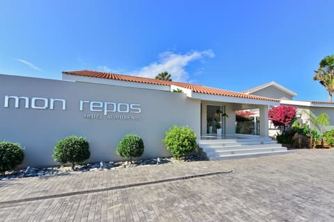 Mon Repos Hotel, Front of property