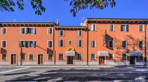 Hotel Gattopardo, Front of property