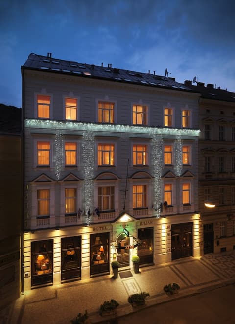 Hotel Julian, Front of property - evening/night