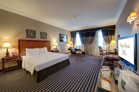 Royal Ascot Hotel, Room