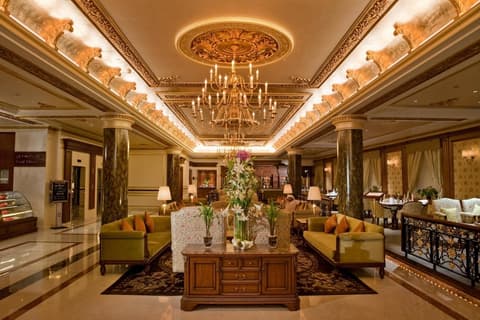 Royal Ascot Hotel, Lobby