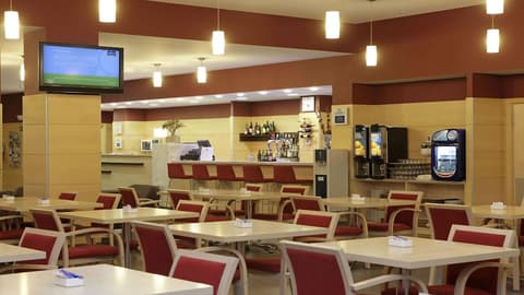 Holiday Inn Express Malaga Airport by IHG, Breakfast meal