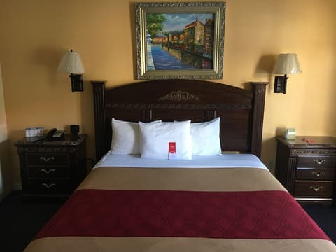 Econo Lodge Long Beach I-405, Room