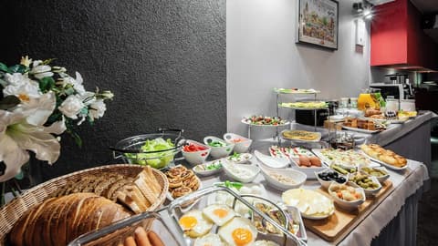 Hotel Delta, Restaurant