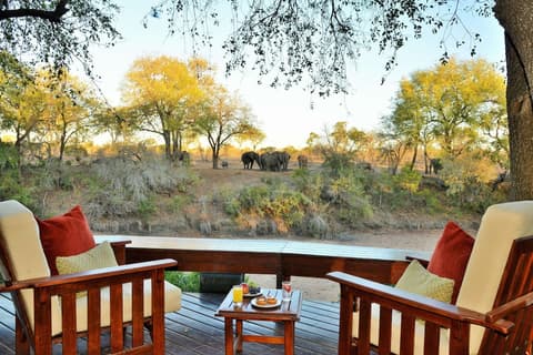 Imbali Safari Lodge, Terrace/patio