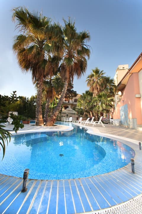 Regent Beach Hotel & Apartments, Pool