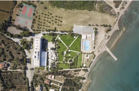 Galaxy Hotel, Tennis court