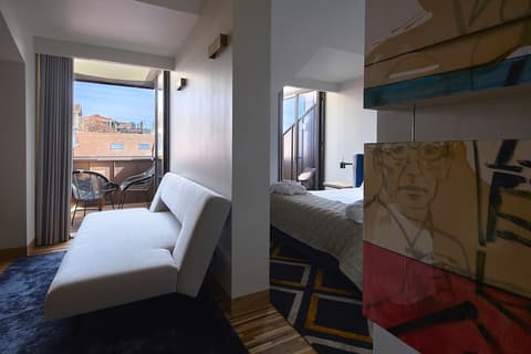 Torel Avantgarde, Room