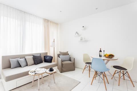 Skyreach BizzStay, Room