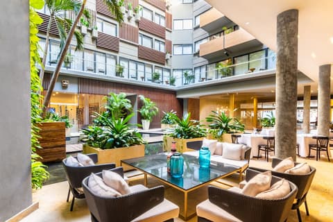 The Fives Downtown Hotel - Curio Collection by Hilton, Lobby sitting area