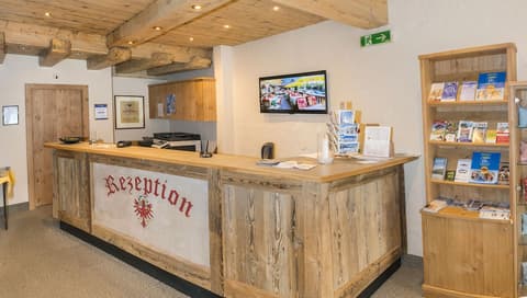 Hotel Schneeberger, Reception