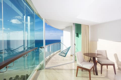 Altitude at Krystal Grand Cancun - All inclusive, Living area