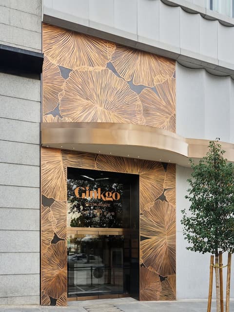 VP Plaza España Design, Restaurant