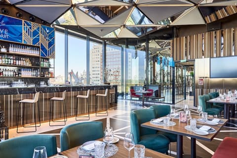 VP Plaza España Design, Restaurant