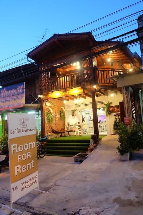 The History Cafe' & Guesthouse, Front of property