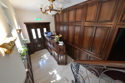 Noblesse Boutique Hotel, Reception