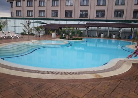 Sarova Woodlands Hotel, Outdoor pool