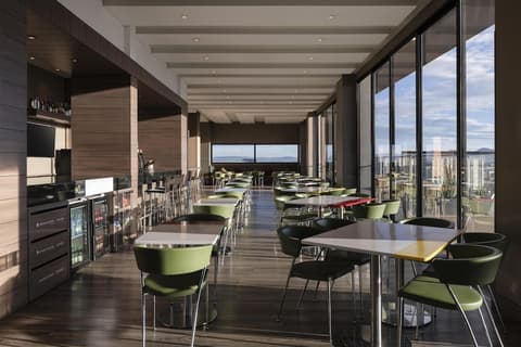 Hampton by Hilton Bogota Airport, Breakfast area