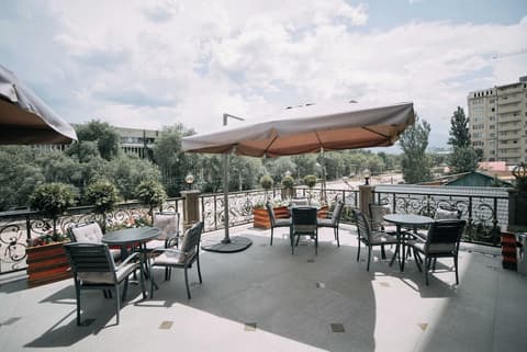 The Plaza Hotel, Terrace/patio