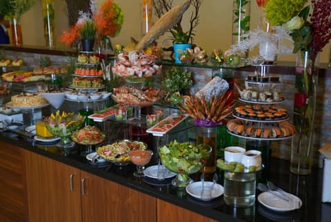 Ramada Encore by Wyndham Kuwait Downtown, Restaurant