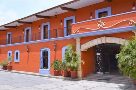 Hotel Santa Helena Plaza, Front of property